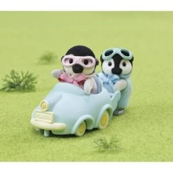 Les Jumeaux Pingouin Et Leur Voiture - Sylvanian Families 5695 -Jeux Et Jouets 64749b469c4882b1ef98ba3629ebbe306bbef5f8 887589 3